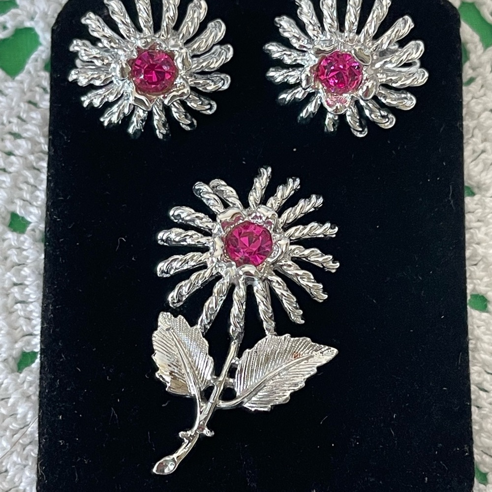 EMMONS, Jewelry,VTG./Pink Rhinestone & Silvertone/Brooch & Clip On Earrings.